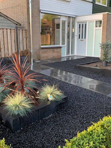 Basalt split 16 - 32mm aangelegde tuin