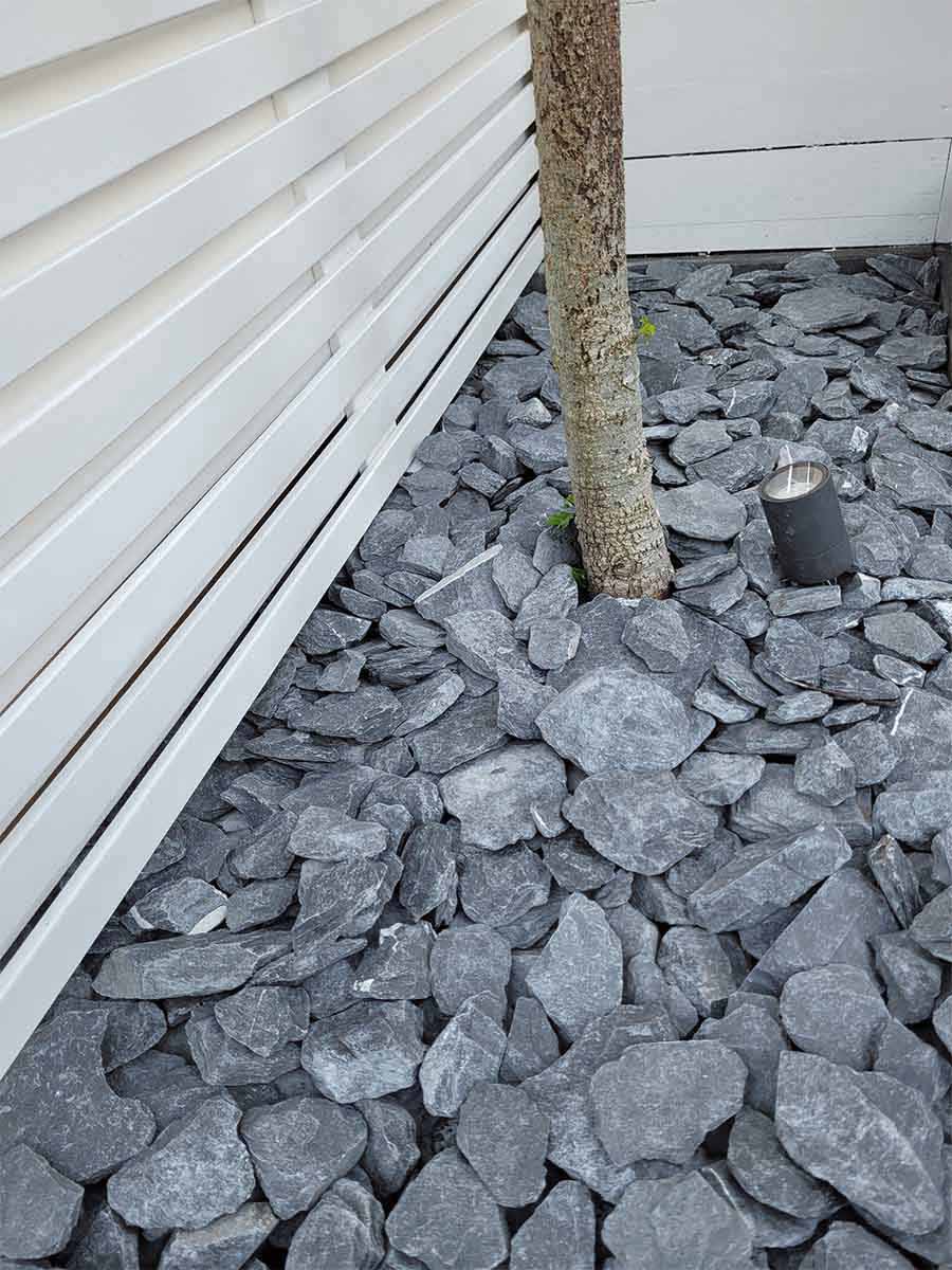 Canadian Slate Breuksteen zwart 60 - 180mm  (6 - 18cm) aangelegd