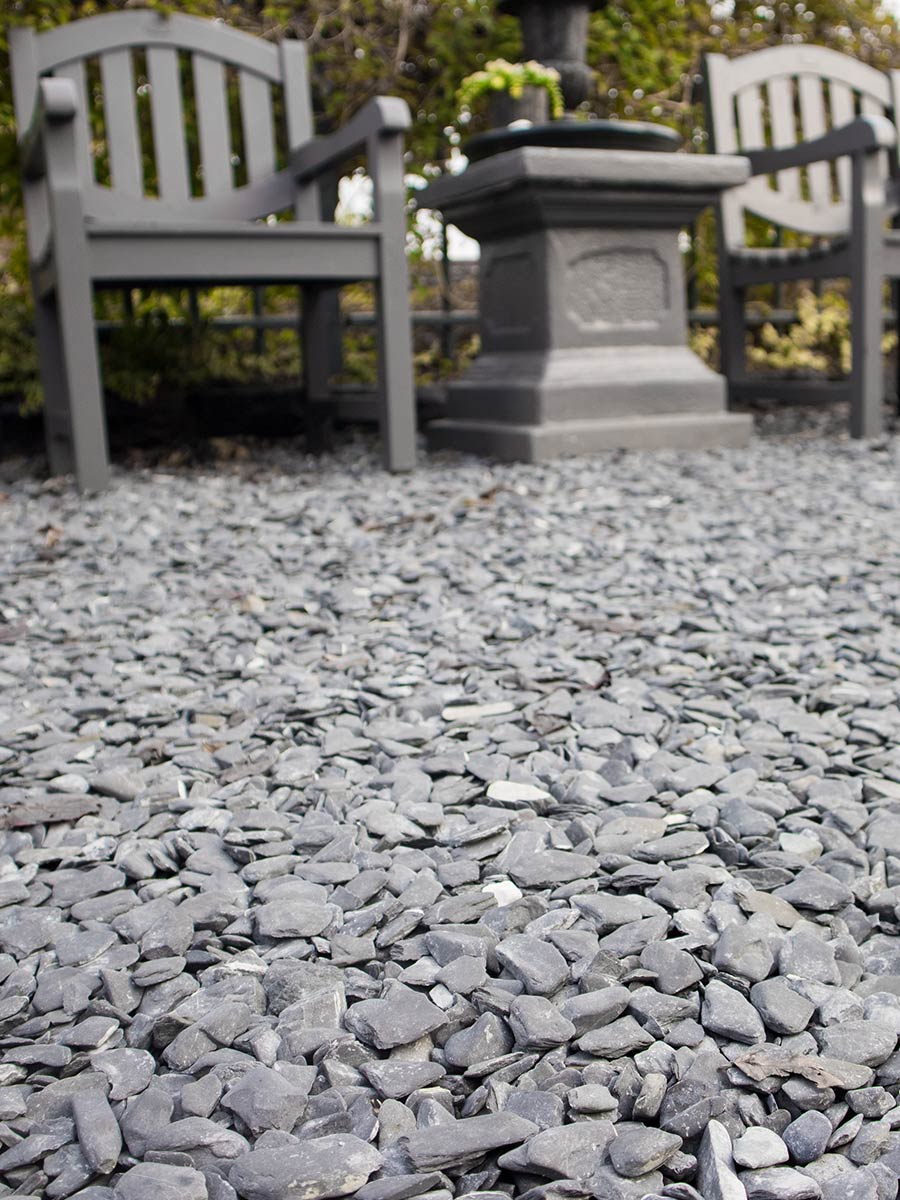 Flat Pebbles zwart 15 – 30mm aangelegd