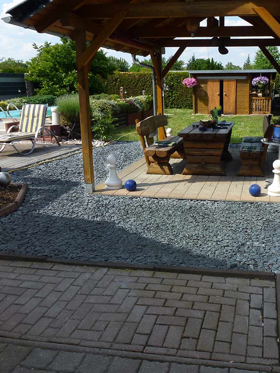 Flat Pebbles zwart 30 – 60mm aangelegde siertuin 