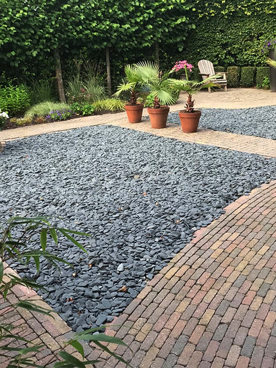 Flat Pebbles zwart 30 – 60mm aangelegde siertuin 