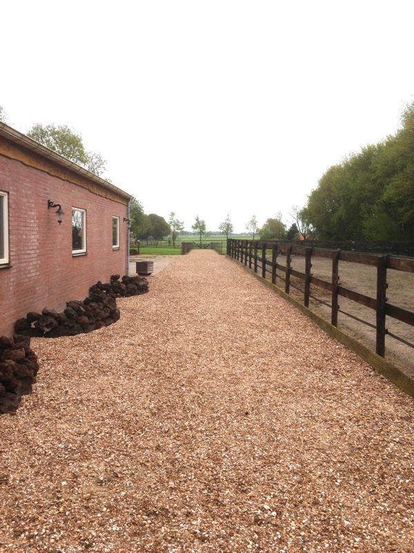 Schelpen aangelegd op schelpenpad