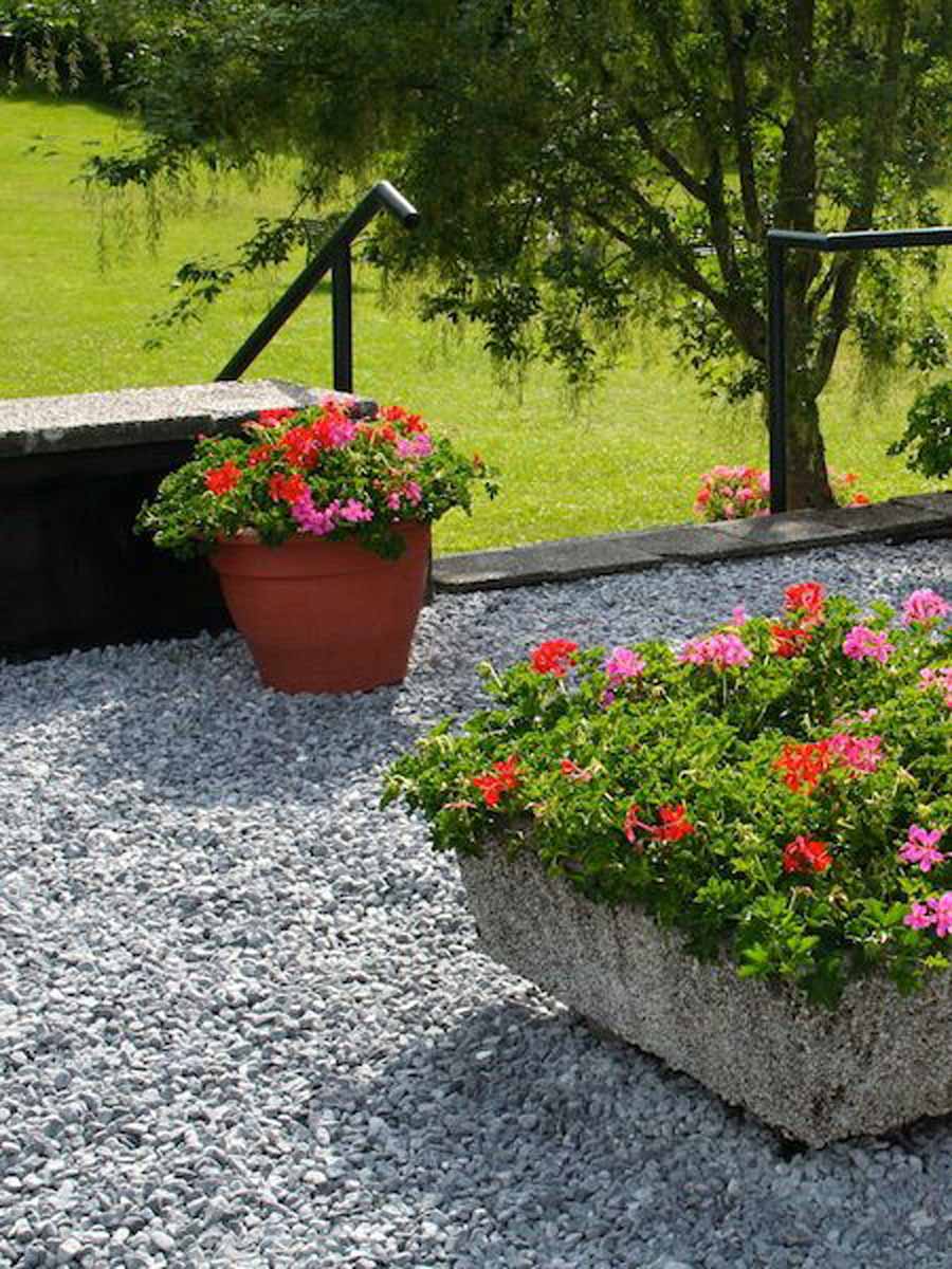 Nordic grey grind 12 - 18mm siertuin aangelegd