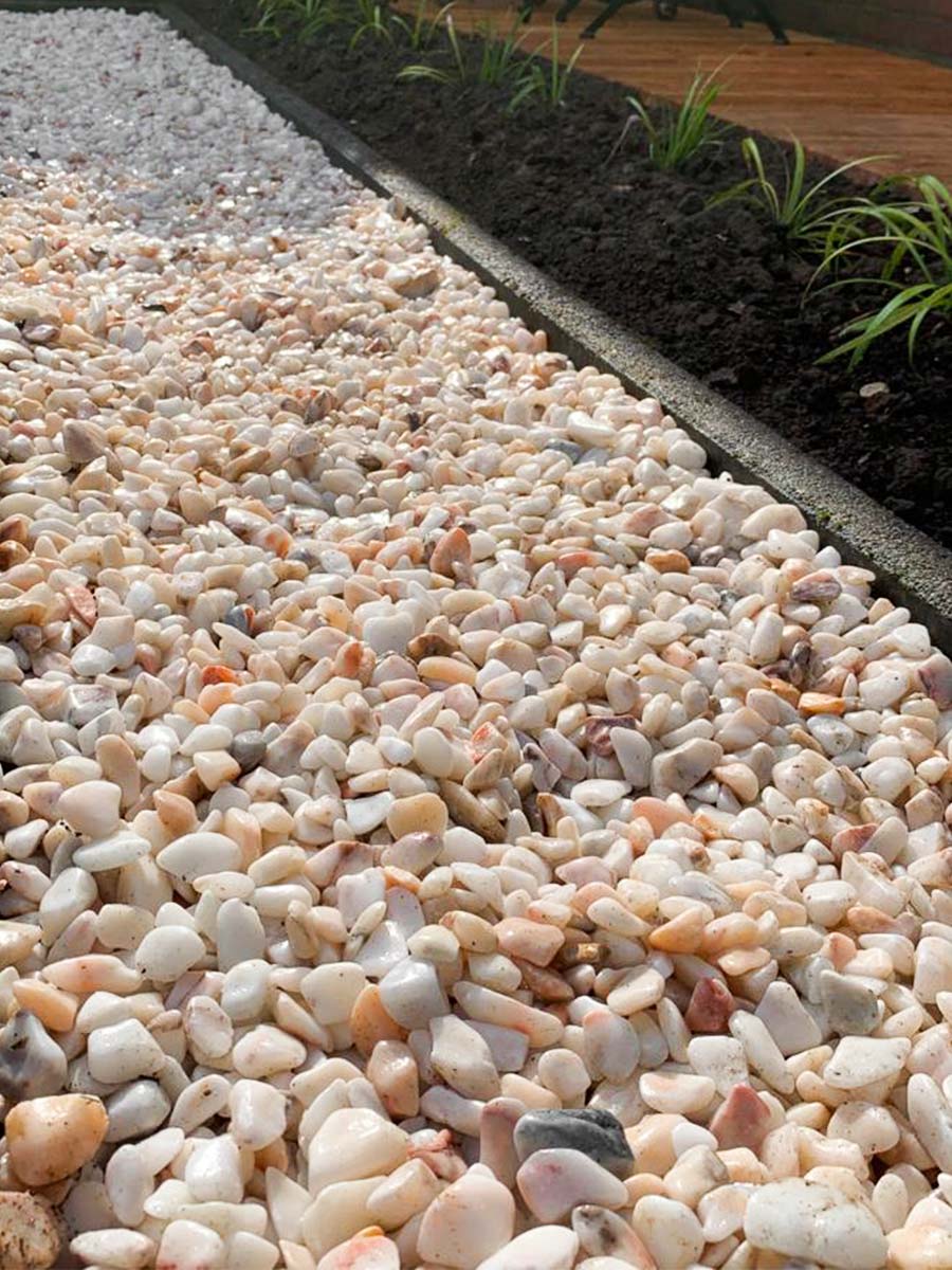 Rosa Milano grind 12 - 18mm (nat) aangelegde siertuin