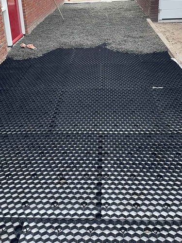 Twee pallets grindplaten EuroGravel PLUS zwart (85,1m2)