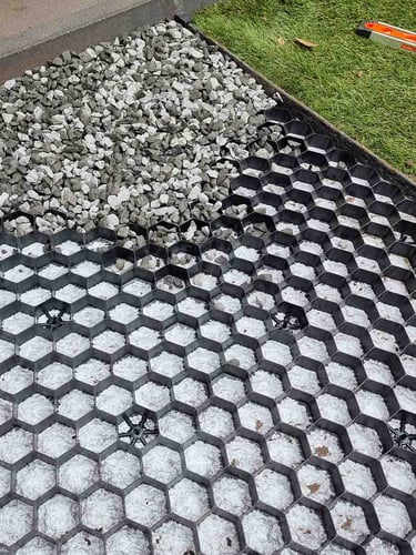 Twee pallets grindplaten EuroGravel PLUS zwart (85,1m2)