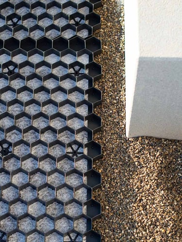 Vier pallets grindplaten EuroGravel PLUS zwart (170,2m2)