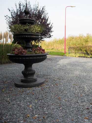 Flat pebbles zwart aangelegd