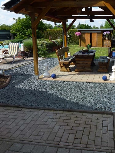 Flat pebbles zwart aangelegd