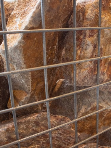 Grauwacke breuksteen 80 - 300mm (8 - 30cm) aangelegd in korf