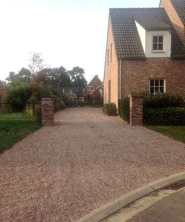 Belgisch rood split 8 - 16 parking