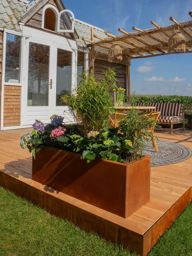 Multi-Edge METAL Hoekstuk Corten staal aangelegd
